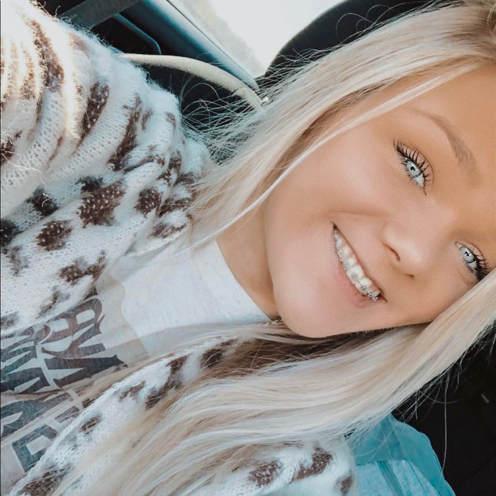 Meet your Posher, Adrianna